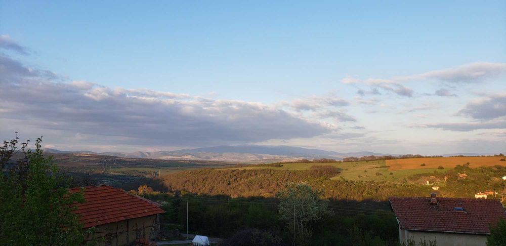 Голям имот с къща в село Поцърненци