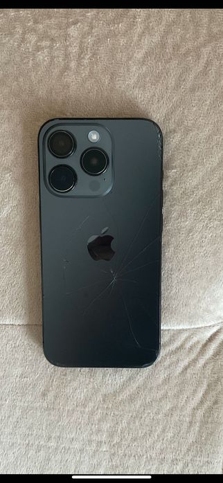 Продавам iPhone 15 Pro