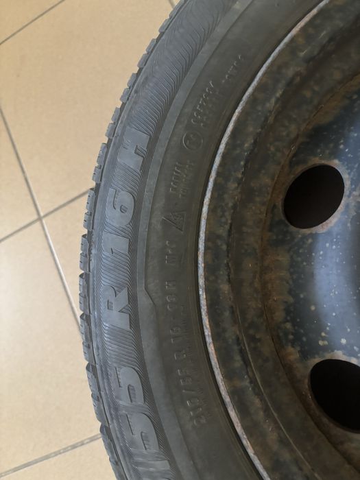 Vand 4 anvelope cu tot jante cu dimensiunile 215/55 R16 93H