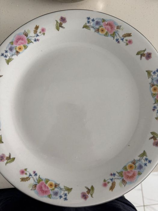 Продаю сервиз дешево 6.000 символично