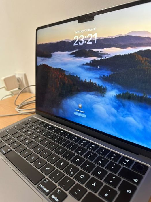 Apple Macbook M2 (2022)