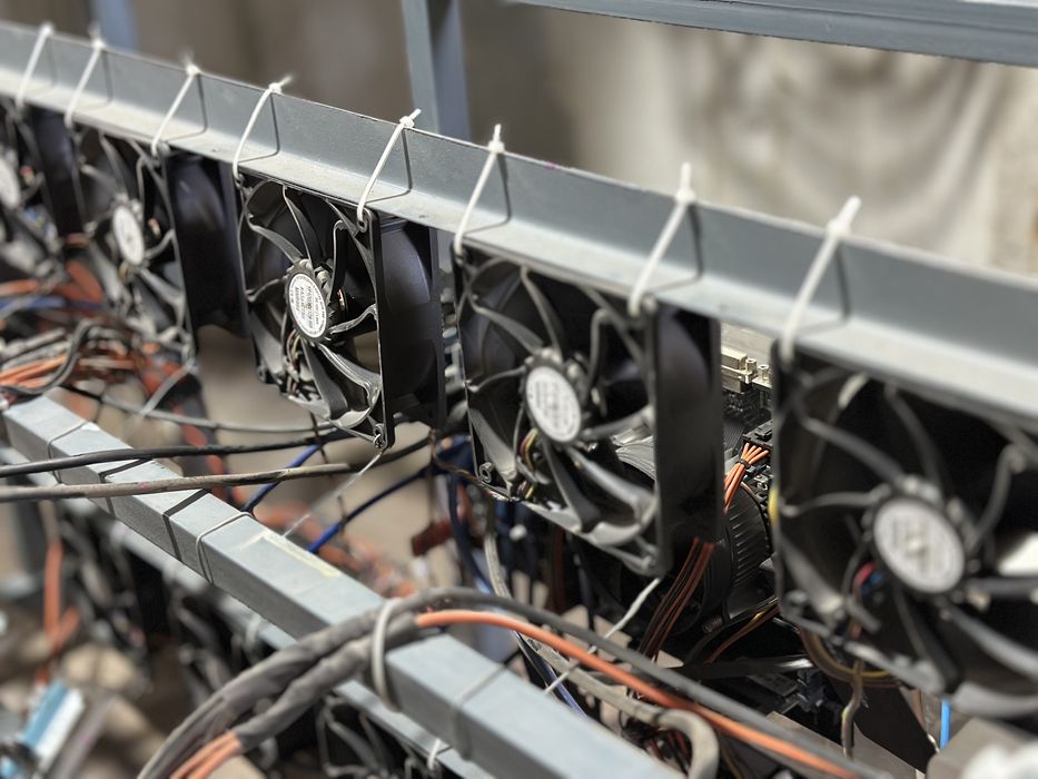 Майнинг ферма на 12 видеокарт