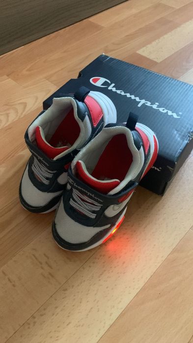 Кроссовки детские