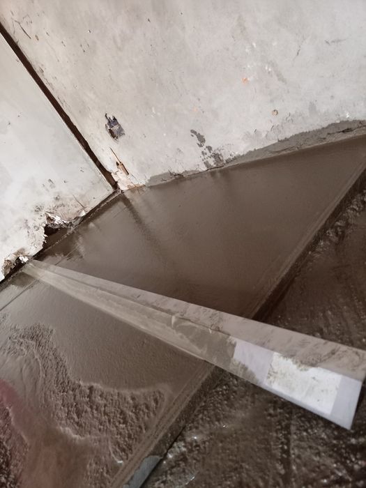 Заливка пола стяжки