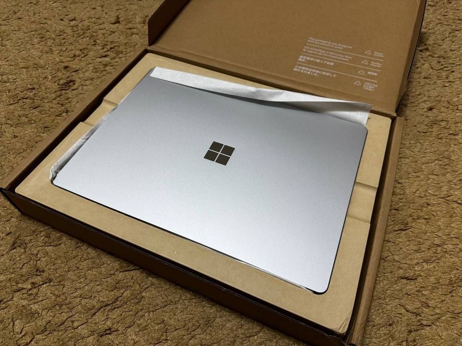 Microsoft Surface Laptop 4 Ideal 

- 13.5” 2K IPS Touchscreen 
- I7-11
