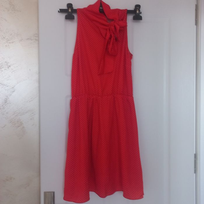 Елегантни дамски рокли