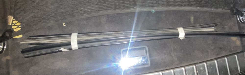Продам наружние уплотнители стекол дверей 124 мерседес