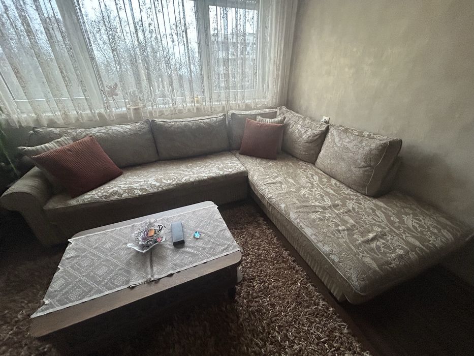 Ъглов диван с размери 260/195 с луксозна дамаска