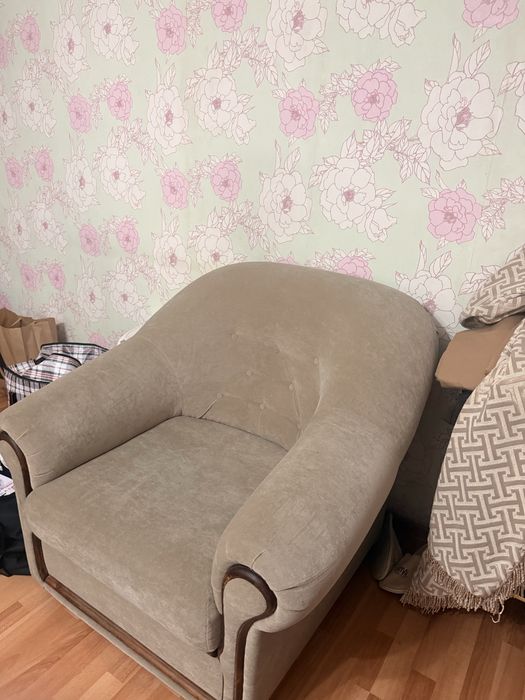 Отдам диван и 2 кресла, самовывозом