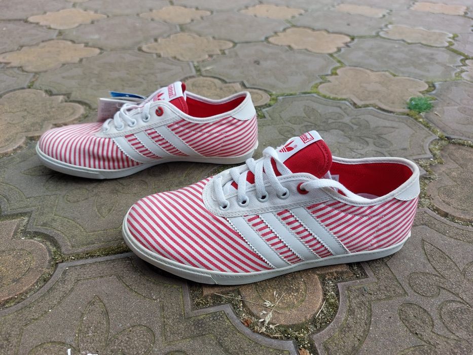 Tenisi Adidas Nr.38 noi