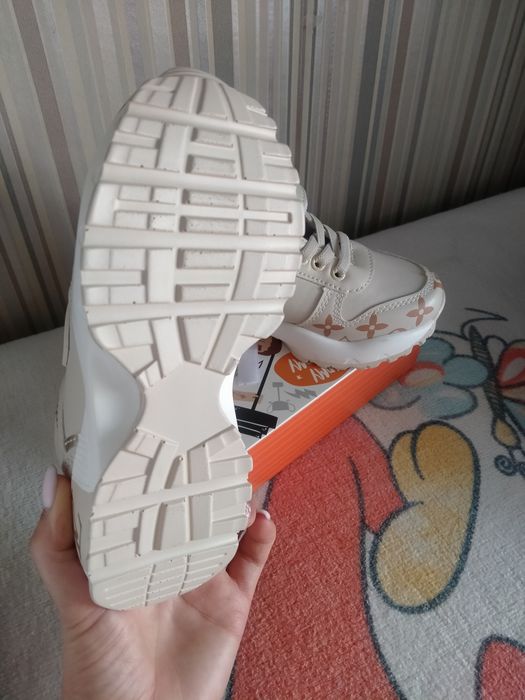 Кроссовки кожаные