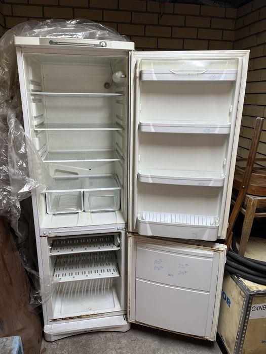 Продам холодильник Indesit