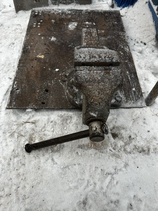 Продам тиски Советские