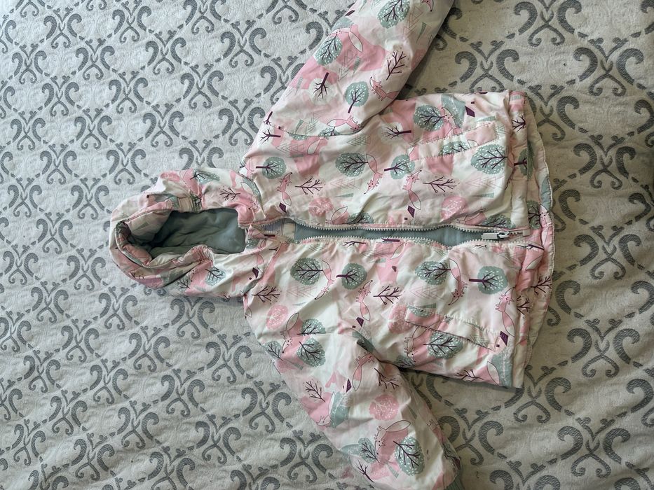 Продам осеннюю куртку для девочки