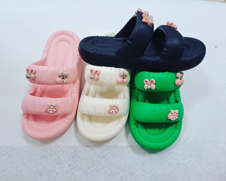 Продам кроксы, сланцы женские