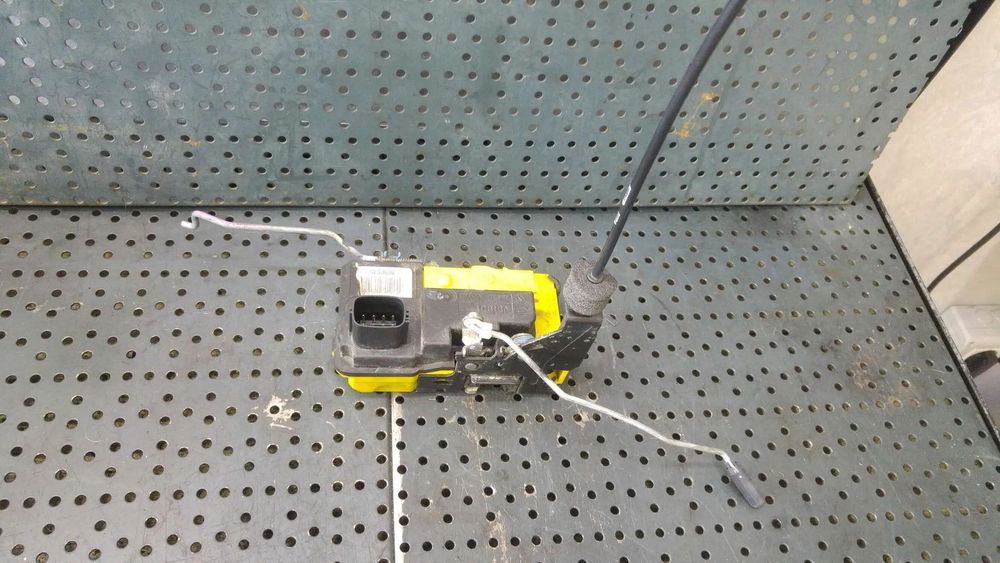 Broasca usa stanga fata volvo s60 8650545