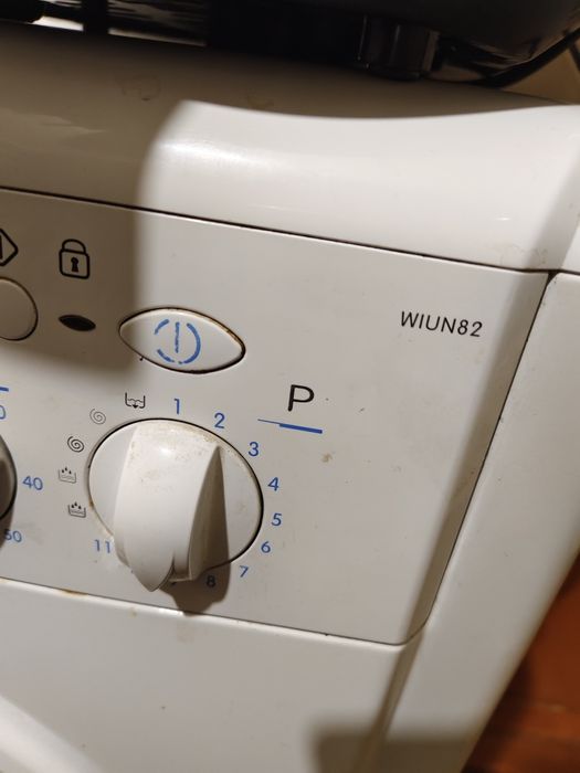 Продам стиральную машину Indesit