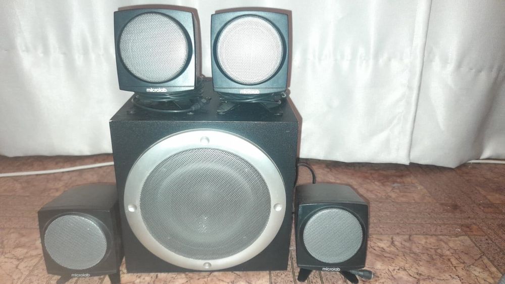 Продам колонки в хорошем рабочем состоянии.