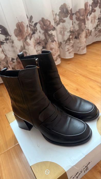 Сапоги с каблуком