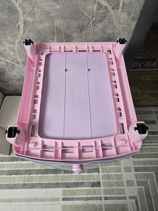 Продам детский пластиковый комод с четырьмя ящиками.