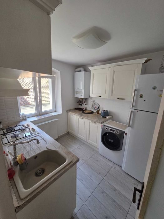 Inchiriez apartament 2 camere ultracentral, proprietar, complet mobilat Brasov – Str. Cerbului, la 100m de Piata Sfatului, 30m de str sforii