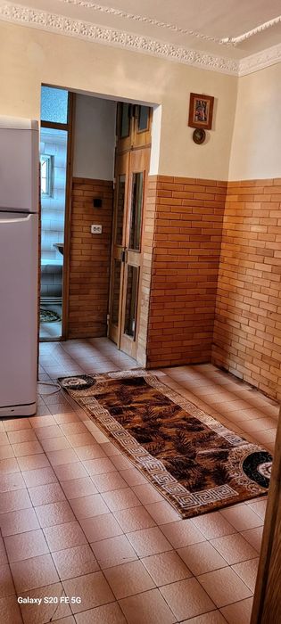 Inchirez apartament cu doua camere decomandat etaj 2 micro 21