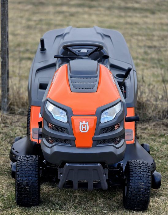 Tractoras gazon iarba Profesional Husqvarna  20 cp 2 cilindrii 20 cp Briggs and Straton 2 cutite 115 latime taiere!