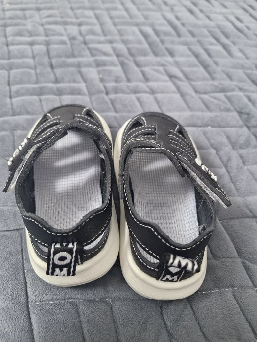 Черные сандали детские