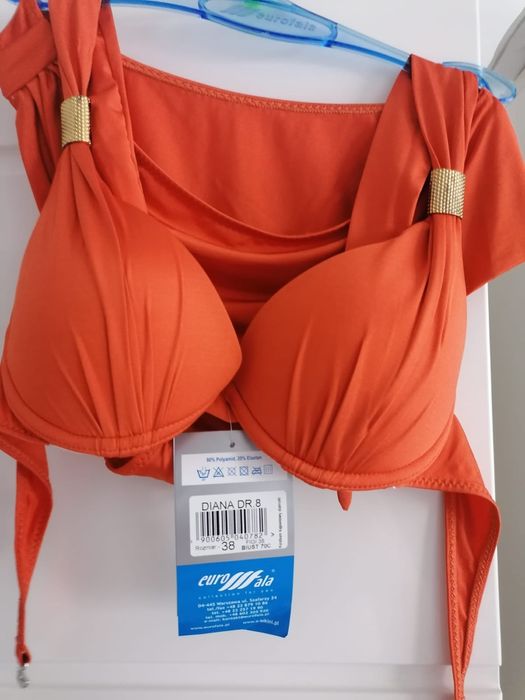 Costume de baie noi cu eticheta