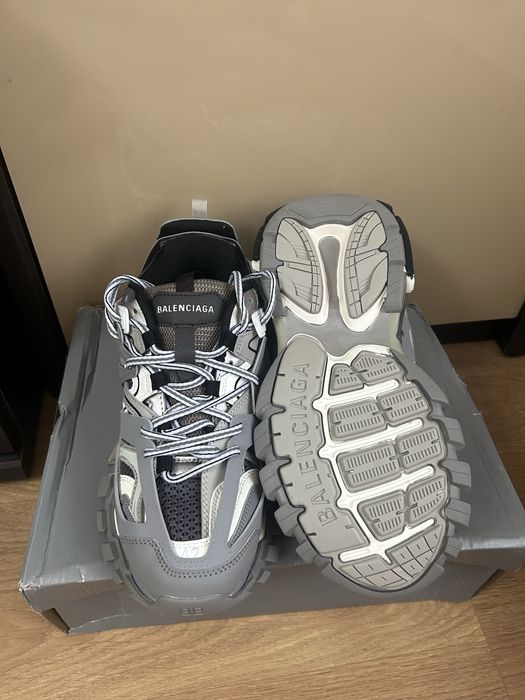 Balenciaga track 42