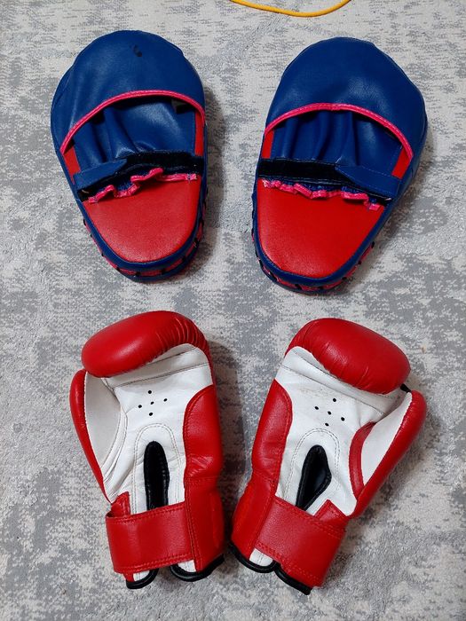 Продам боксёрские перчатки, лапы