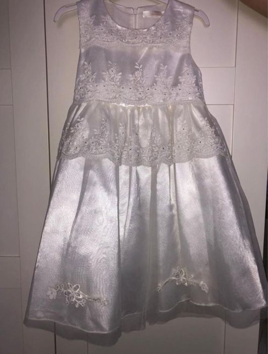 Платья Deloras