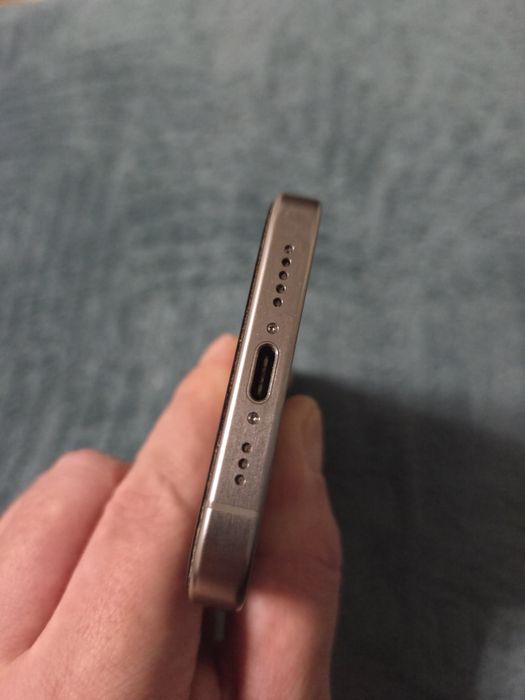 Iphon 15pro 128 titan