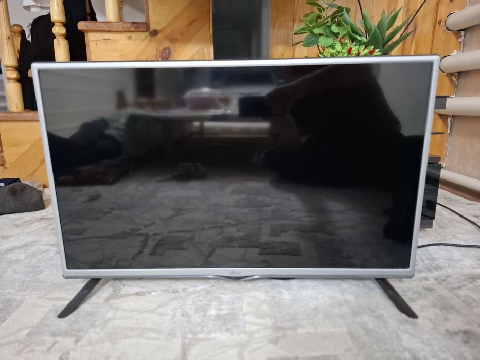 Телевизор LG в хорошем качестве, не смарт