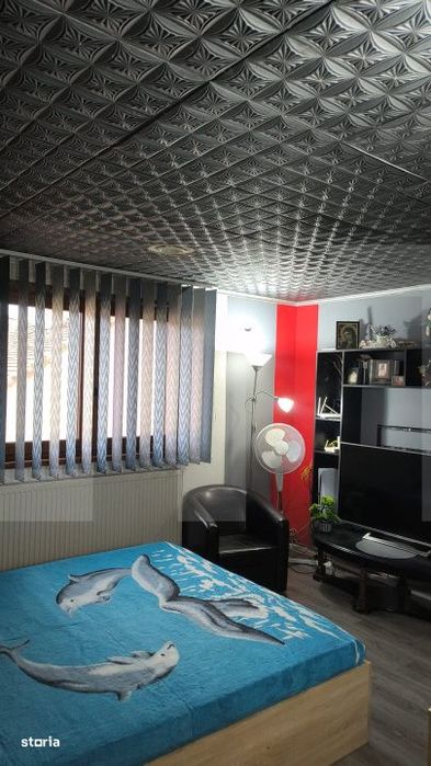 Casa,6 camere ,curte comuna in zona buna