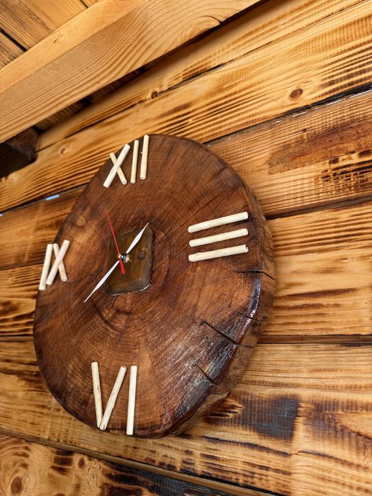 Ceas handmade din lemn de stejar