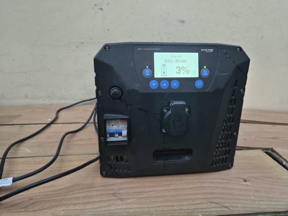 Clayton Power LPS II 2500 stație de putere cu invertor  și baterie litiu-fier-fosfat integrată