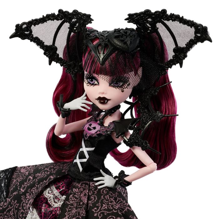 Skullector Дракулаура "Howliday" Monster High