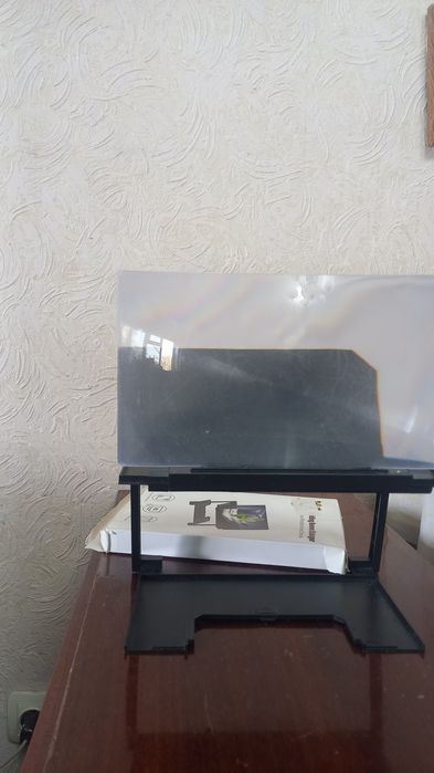 Продается  подставка для телефона с лупой