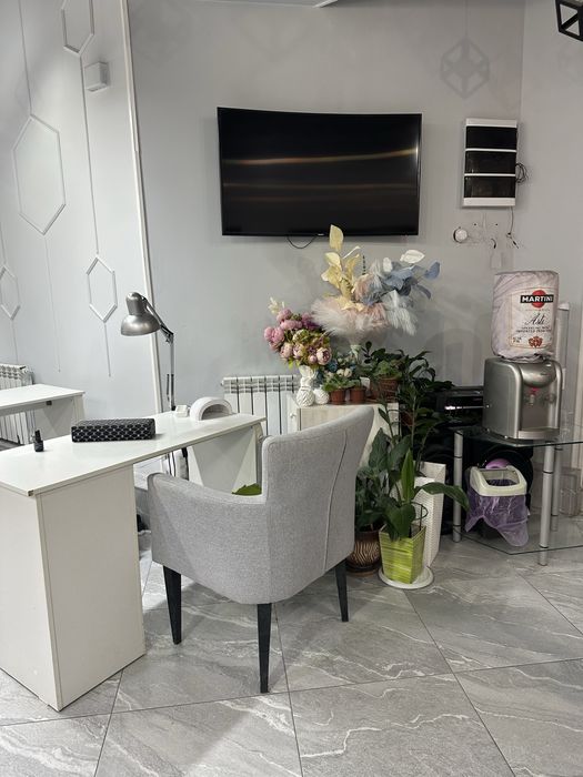 Сдам маникюрное место