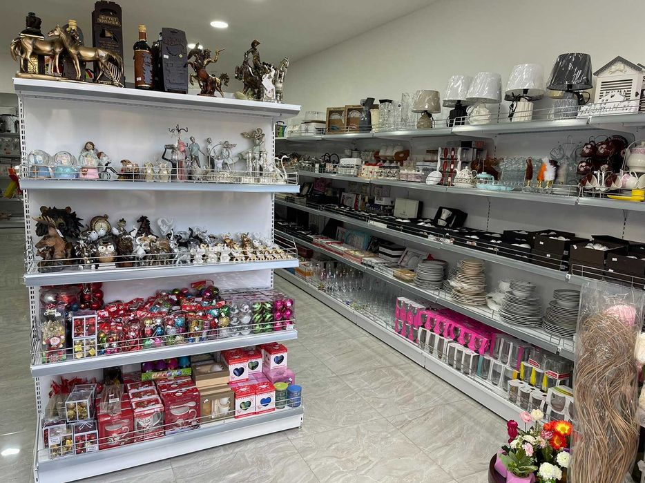 Крайстенни стелажи и гондоли за магазин и бутик