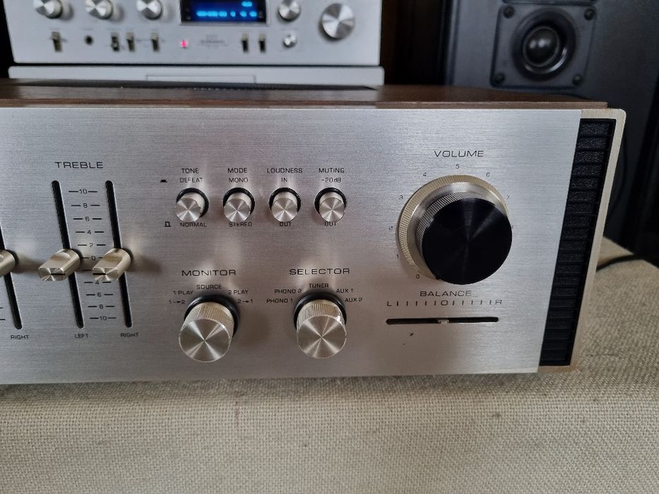 Rotel RA 611. Perfect functional. 30 watts /canal. Impecabil