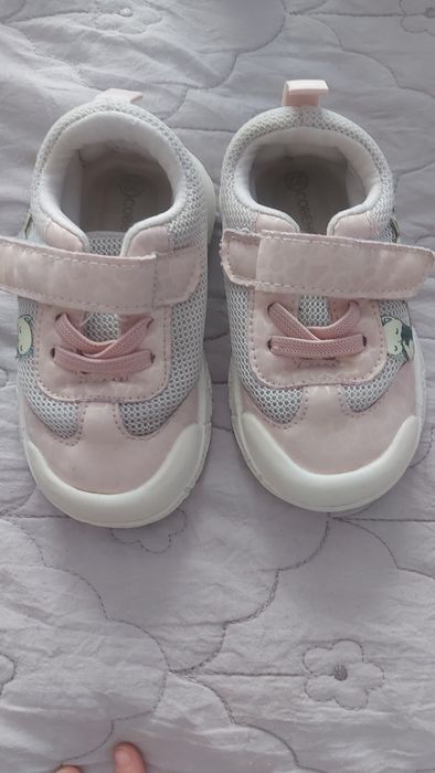 Продам детскую обувь