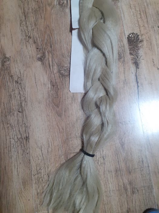 Дълга  руса  коса -плитка