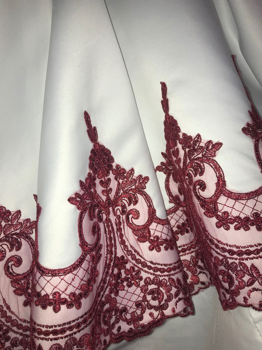 Rochie elegantă cu detalii