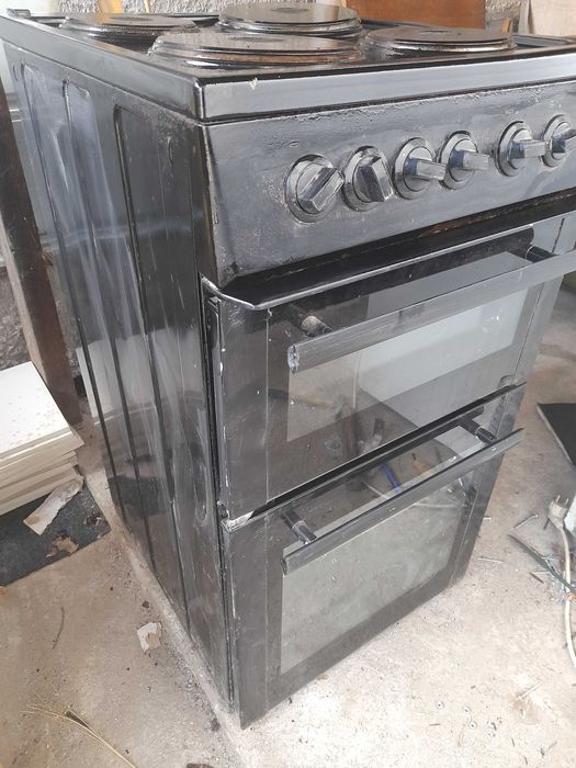 Ел. готварска печка с две фурни и 4 котлона