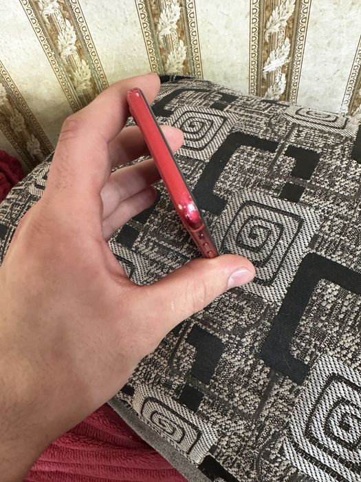 Продам айфон SE