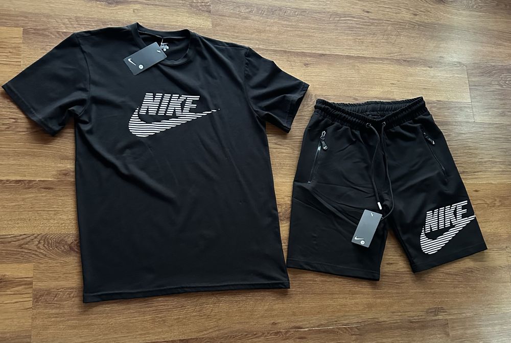 Мъжки,памучен,черен къс екип Nike с гумирано лого и ципове на джобовете