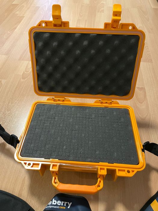 Geanta impermeabila rezistenta la socuri cu burete modular