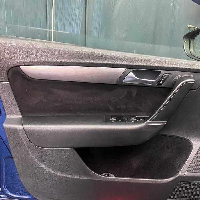 Retapitare Fete Usi Material Alcantara/Textil Toate Marcile Auto